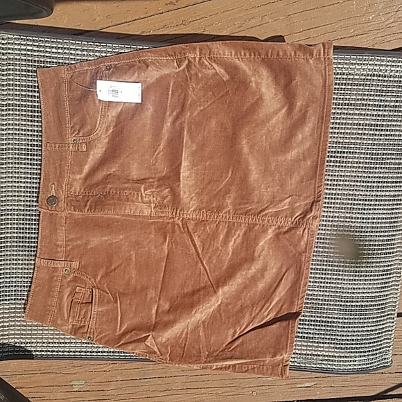 Old Navy High-Waisted Velvet Skirt - size 8 - Picture 1 of 2